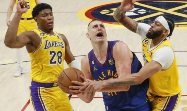 变阵！曝湖人G2欲用八村垒首发 大杀阵围剿约基奇