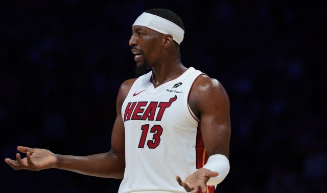 开云下载-攻守兼备！阿德巴约半场12中6拿到17分6板2断1帽 罚球4中4