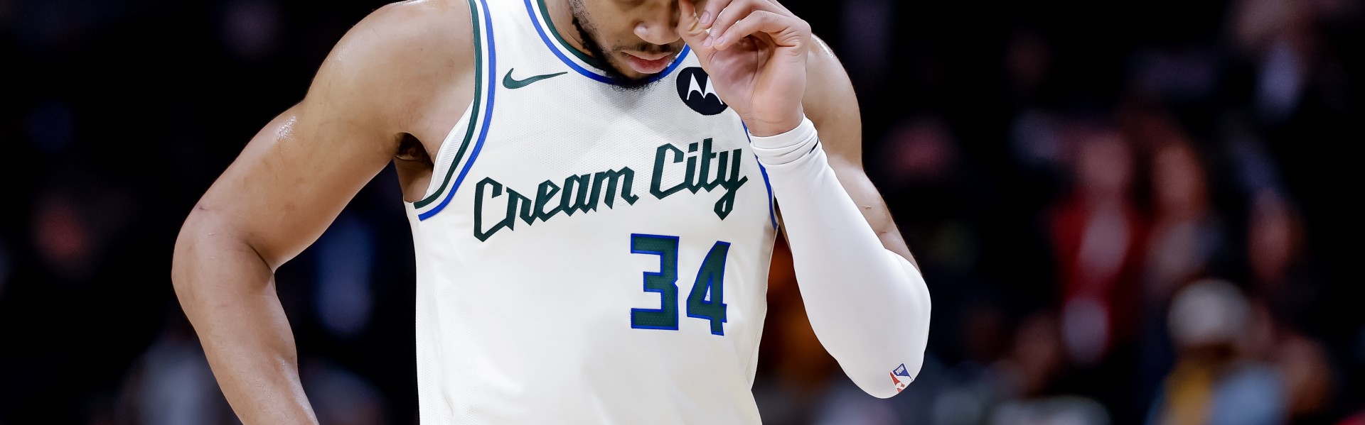 开云官网-美记：字母哥出场29场也只赢15场 雄鹿无法通过交易重返争冠行列