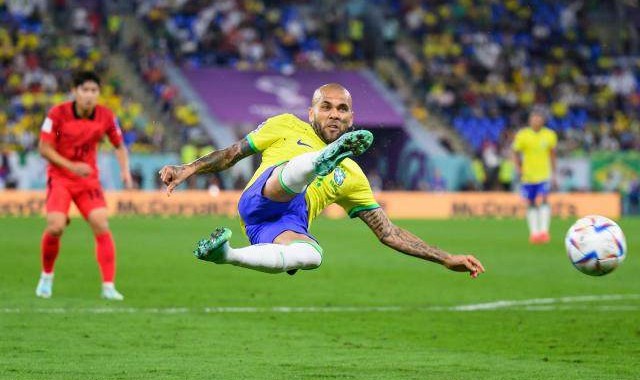 开云网页版-39岁高龄“尚能饭否”？阿尔维斯还能玩出侧勾射门