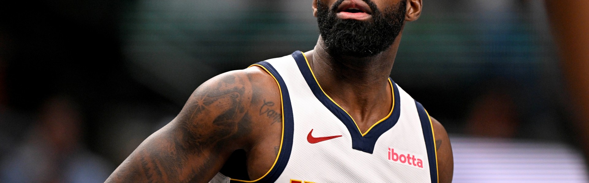 开云下载-打得啥啊！小哈达威半场6中1仅拿2分 无其他任何数据